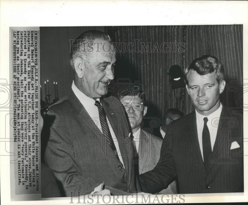 1964 Press Photo President Johnson &amp; Robert Kennedy attend White House reception - Historic Images