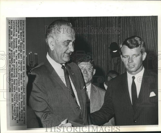 1964 Press Photo President Johnson & Robert Kennedy attend White House reception - Historic Images