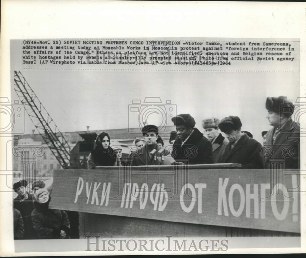 1964 Press Photo Cameroons student Victor Tamko speaks at a protest in Moscow - Historic Images