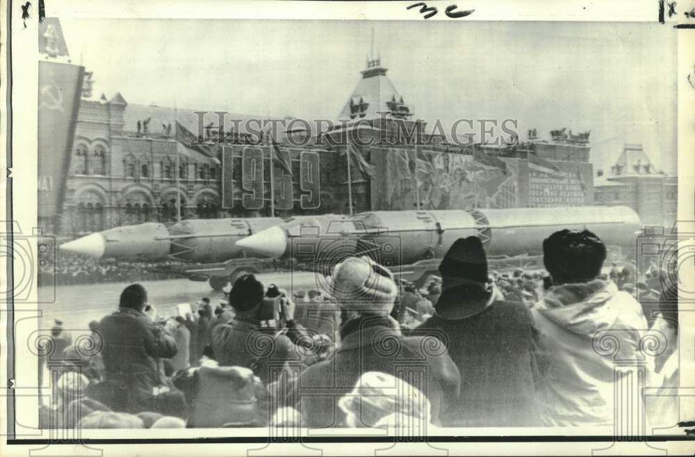 1969 Press Photo Missiles on Parade in Moscow Marking Revolution&#39;s Anniversary - Historic Images