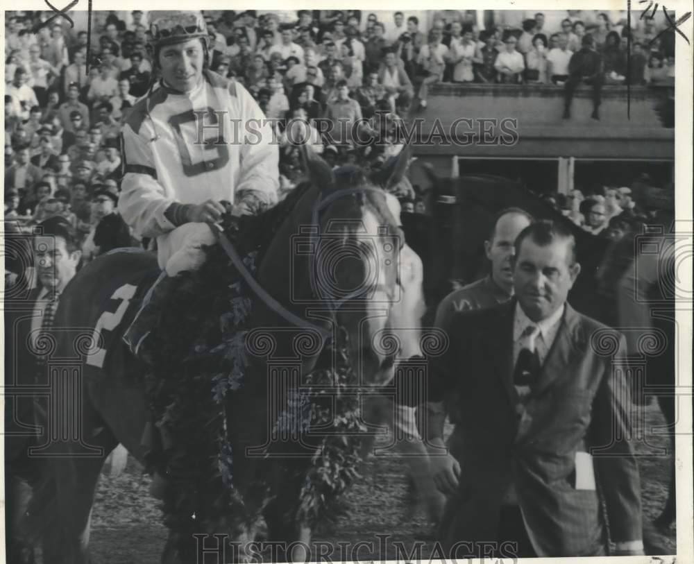 1971 Dewey Smith leads Rio Bravo after he won New Orleans Handicap. - Historic Images