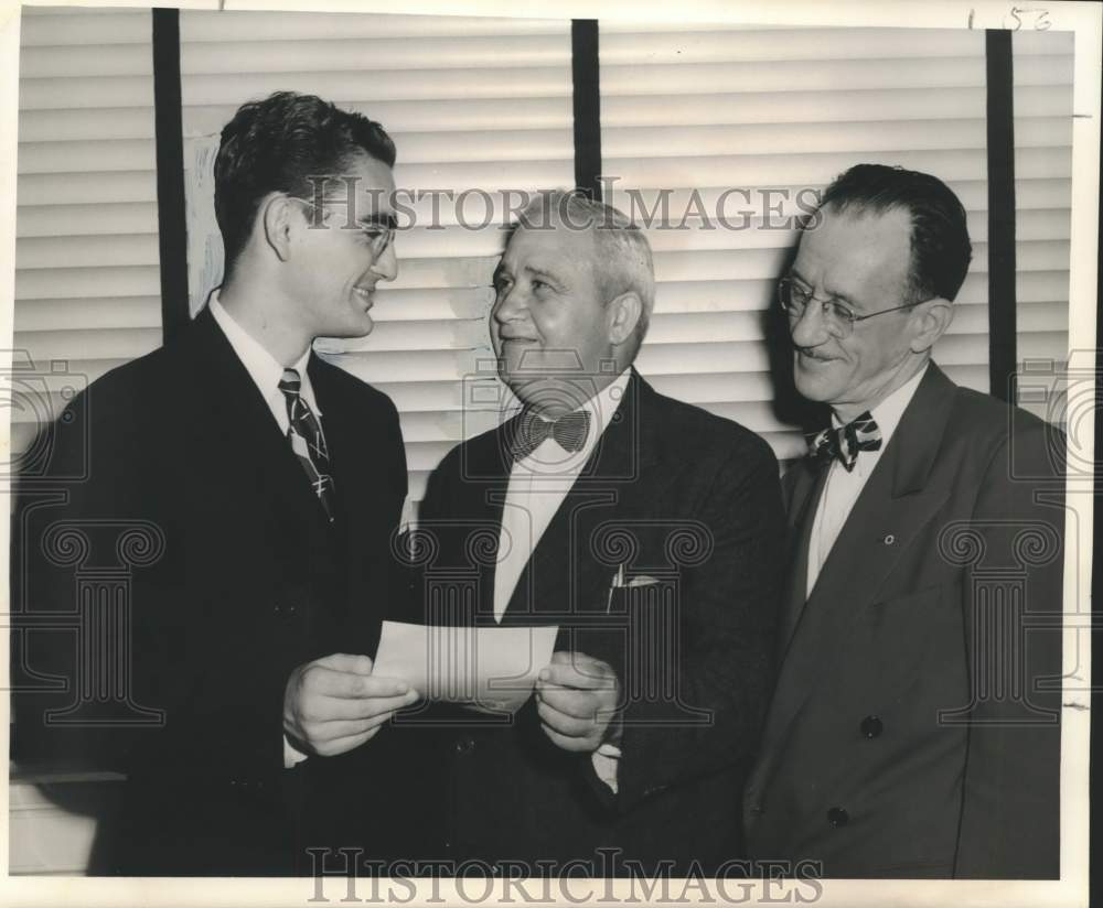 1951 Press Photo Louis R. Menendez Receives American Pharmaceutical Award - Historic Images