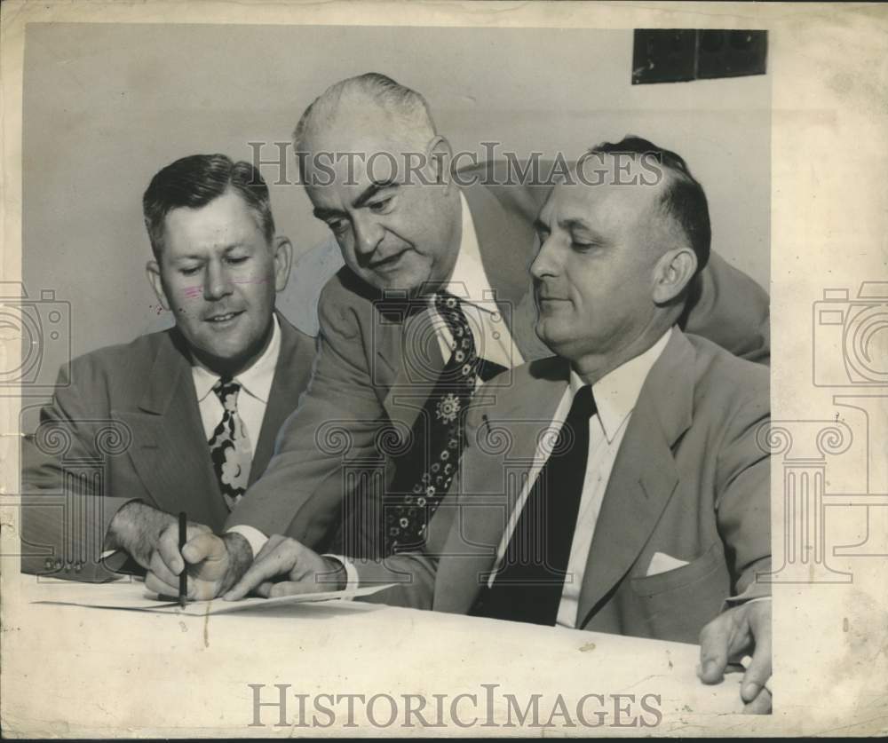 1950 Press Photo Gas, Tobacco Tax Conference Attendees, New Orleans - nox39885- Historic Images