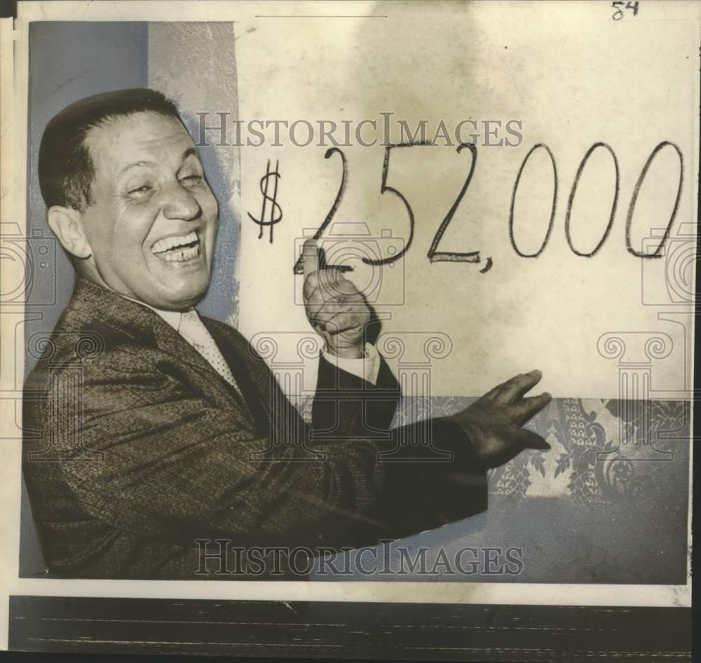 1958 Press Photo Teddy Nadier points out his winnings on TV quiz show. - Historic Images