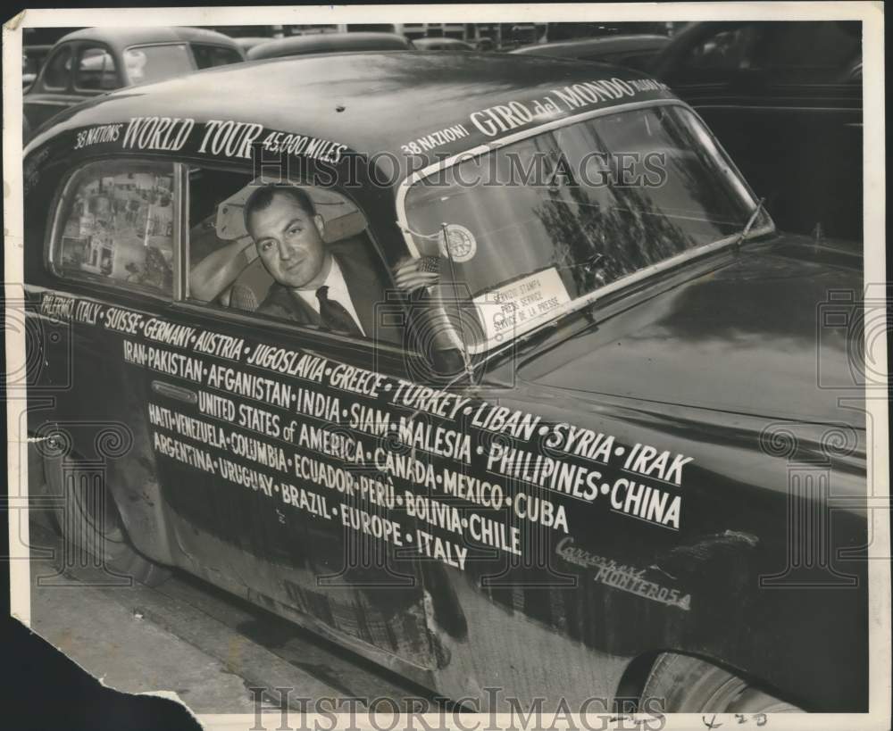 1952 Press Photo Italian Publisher/Journalist Dr. Franco Nacci in his Fiat - Historic Images