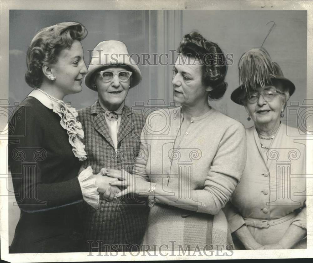 1956 Press Photo New Orleans Symphony committee members discuss a book fair - Historic Images