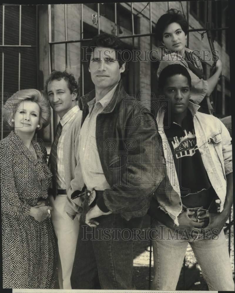 1986 Press Photo Cast of CBS&#39;s new police drama &quot;Downtown.&quot; - Historic Images