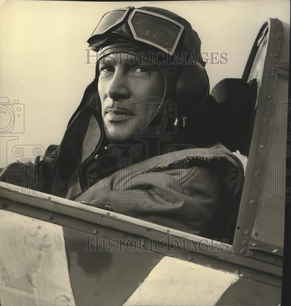 Press Photo James Stephenson as a squadron leader in &quot;International Squadron.&quot; - Historic Images