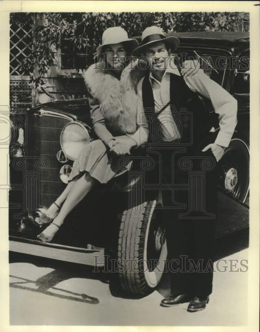 1977 Press Photo Actors Michelle Phillips, Warren Oates in "Dillinger" - Historic Images