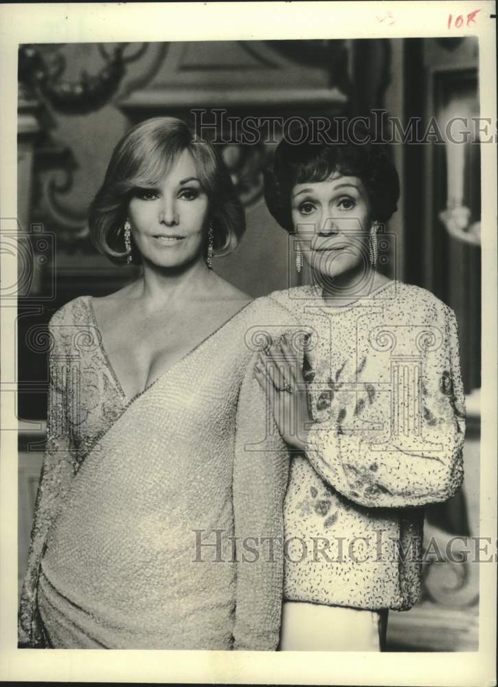 1986 Press Photo Actors Kim Novak, Jane Wyman in "Falcon Crest" - Historic Images