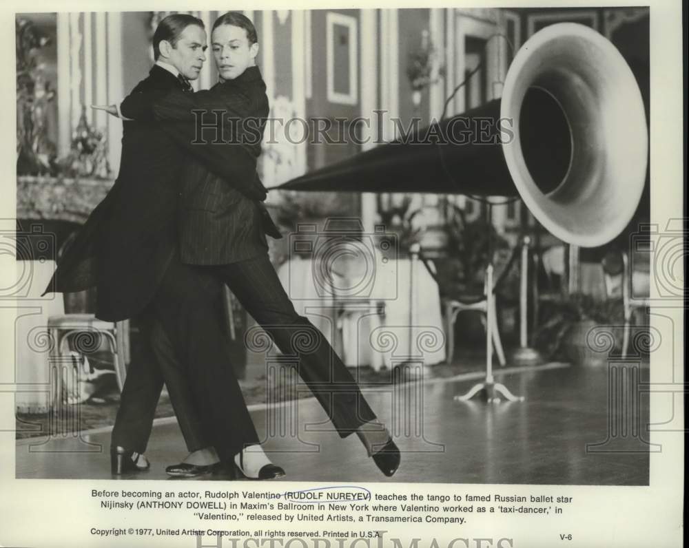 1977 Press Photo Rudolf Nureyev &amp; Anthony Dowell in &quot;Valentino.&quot; - nox41328 - Historic Images