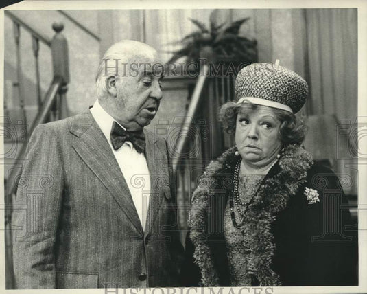 1975 Press Photo Hermione Baddeley & Pat O'Malley on "Maude" - Historic Images
