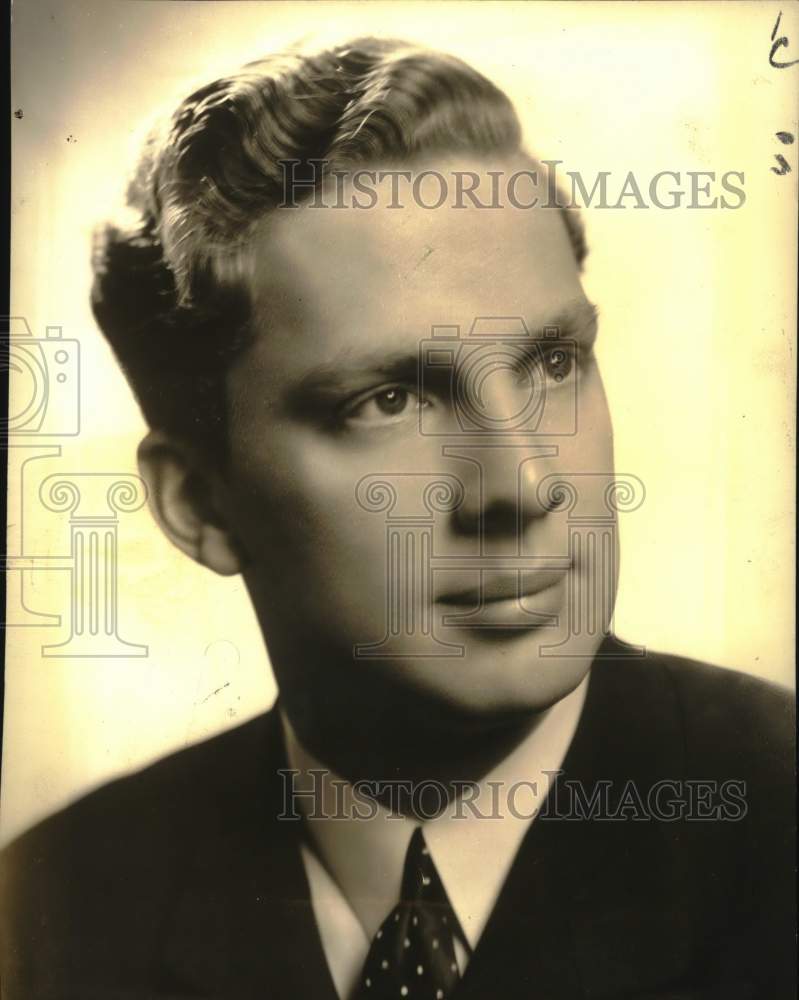 1947 Press Photo James Pease, bass-baritone of the New York City Center Opera - Historic Images