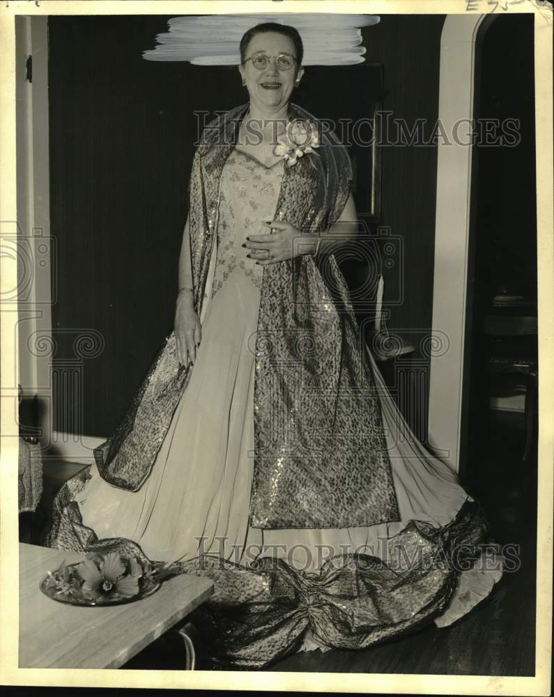 1956 Press Photo Order of the Blue Blue Violet Grand Royal Lady Miss Gladys Peck - Historic Images