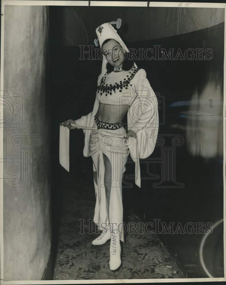 1948 Press Photo Figure Skater Nona McDonald, star of &quot;Holiday Town&quot; ice show - Historic Images