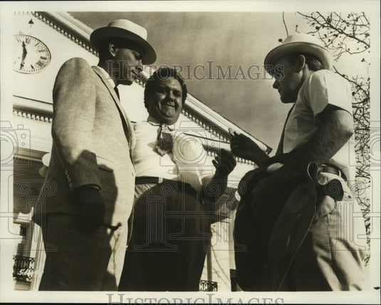 1977 Press Photo Alan Arkin & Chuck McCann in "The Heart is a Lonely Hunter" - Historic Images