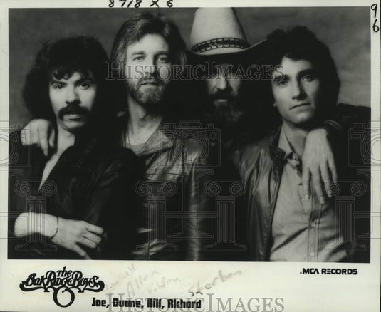 1981 Press Photo The Oak Ridge Boys: Joe, Duane, Bill & Richard pose for a photo - Historic Images