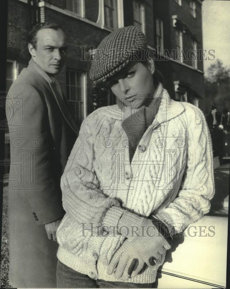 1987 Press Photo Catherine Oxenberg &amp; James Faulkner in &quot;Still Crazy Like A Fox&quot; - Historic Images