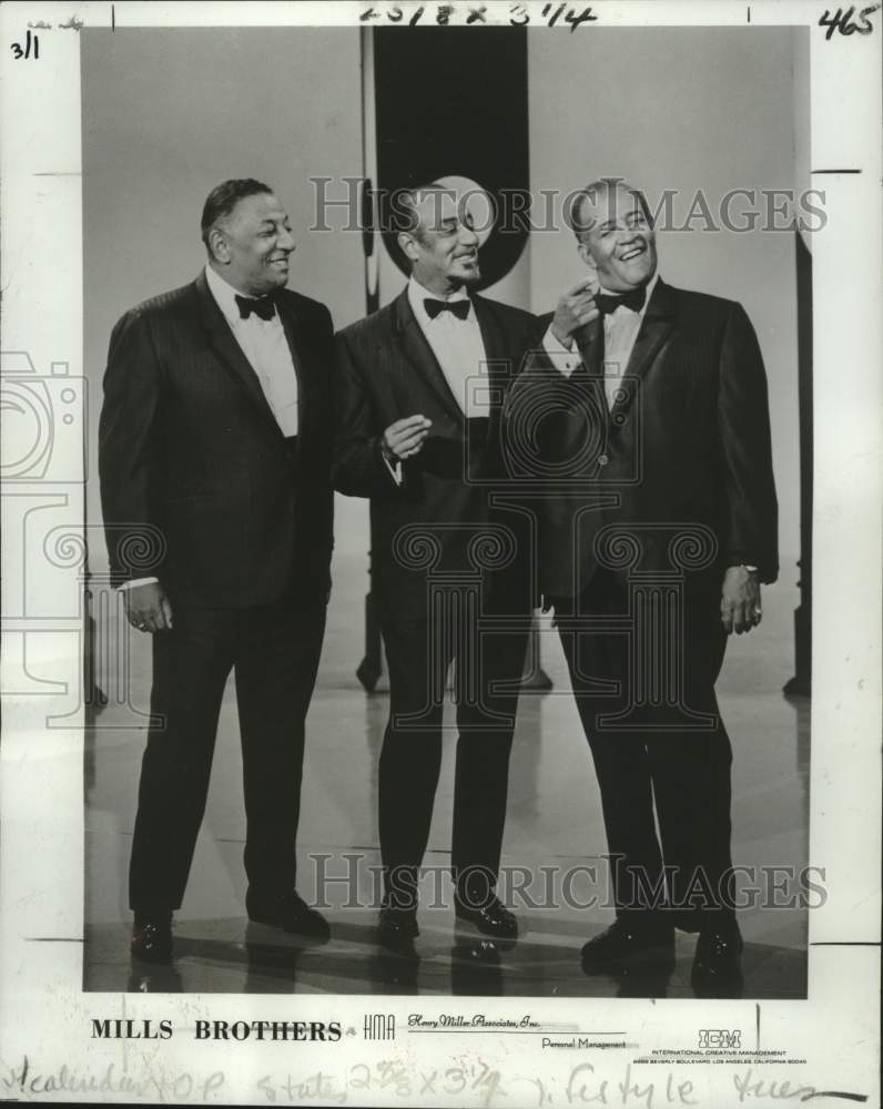 1979 Press Photo &quot;The Mills Brothers&quot;, Harry, Don and Herbert perform on stage - Historic Images