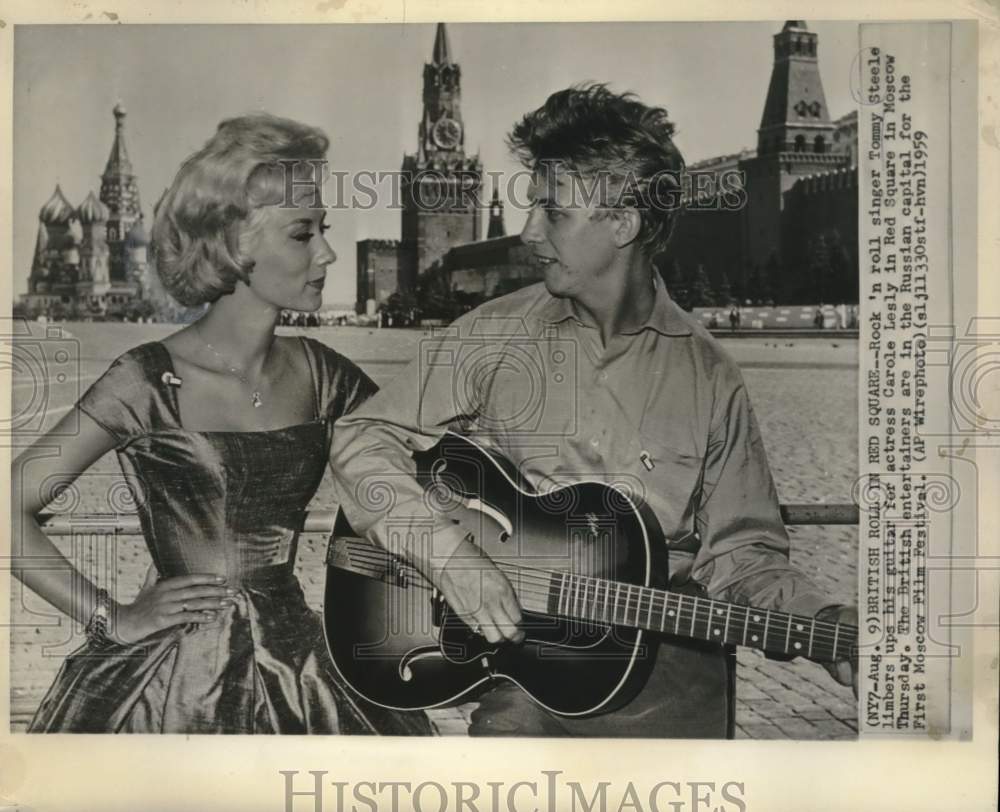 1959 Press Photo Actress Carole Lesly, Singer Tommy Steele, Red Square, Moscow - Historic Images