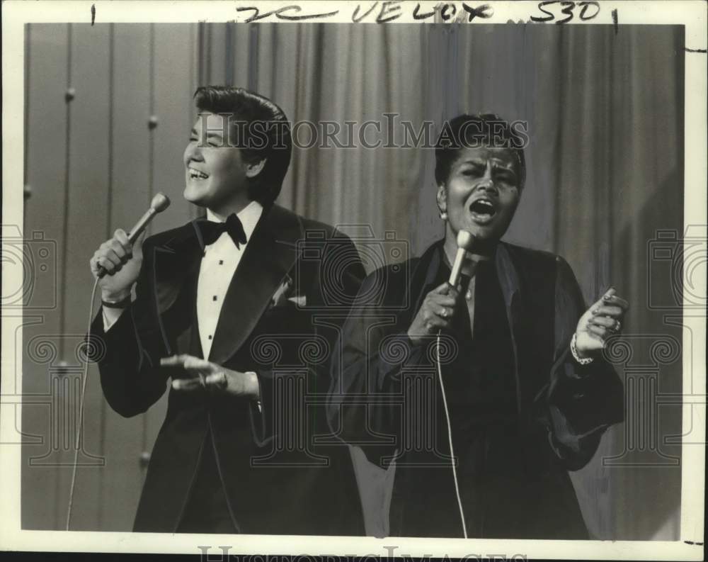 1971 Press Photo Pearlie Mae and Wayne Newton duet on &quot;The Pearl Bailey Show&quot; - Historic Images