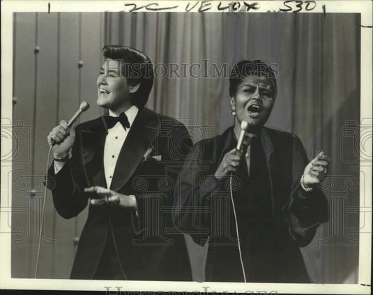 1971 Press Photo Pearlie Mae and Wayne Newton duet on "The Pearl Bailey Show" - Historic Images
