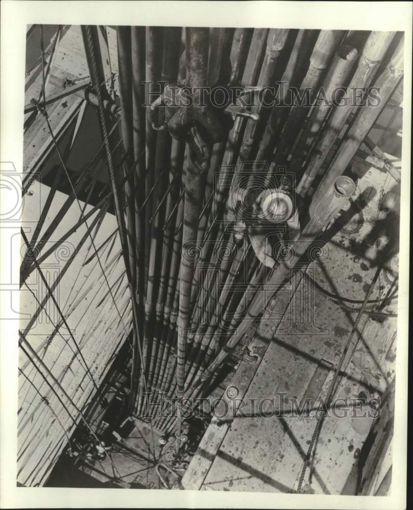 1948 Press Photo &quot;Louisiana Story&quot; Scene on Oil Rig - Historic Images