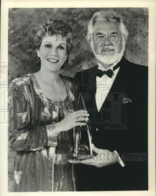 1989 Press Photo The 23rd Annual Country Music Association Awards host & hostess - Historic Images