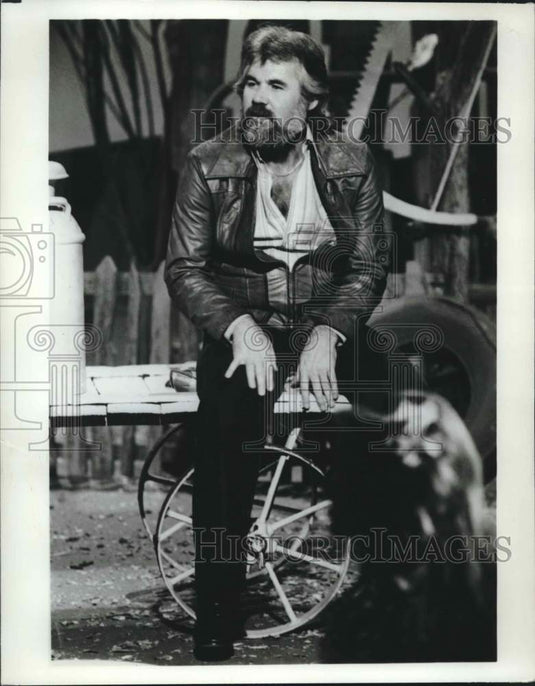 1977 Press Photo Kenny Rogers is the guest star on "Hee Haw" October 1st. - Historic Images