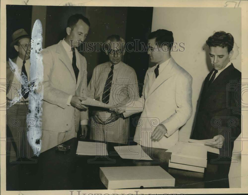 1939 Press Photo Signers of petition to oust District Attorney Charles A. Byrne. - Historic Images