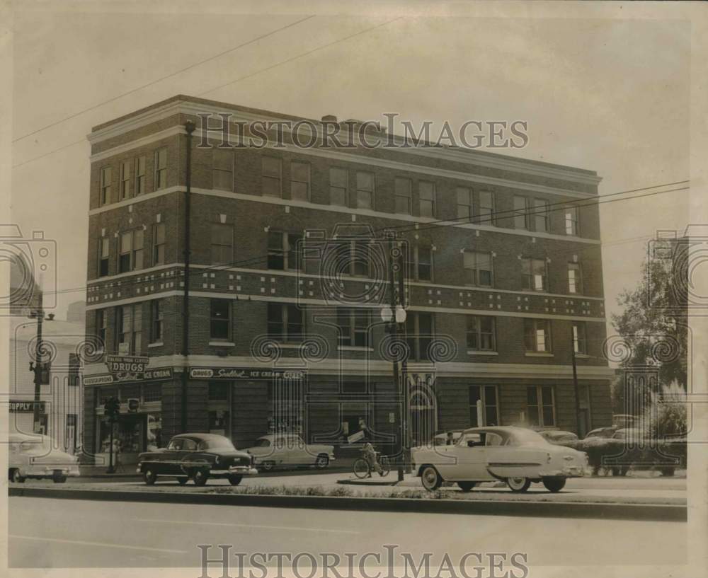 1954 Press Photo New Orleans-Red Cross chapter is taking over building on Tulane - Historic Images