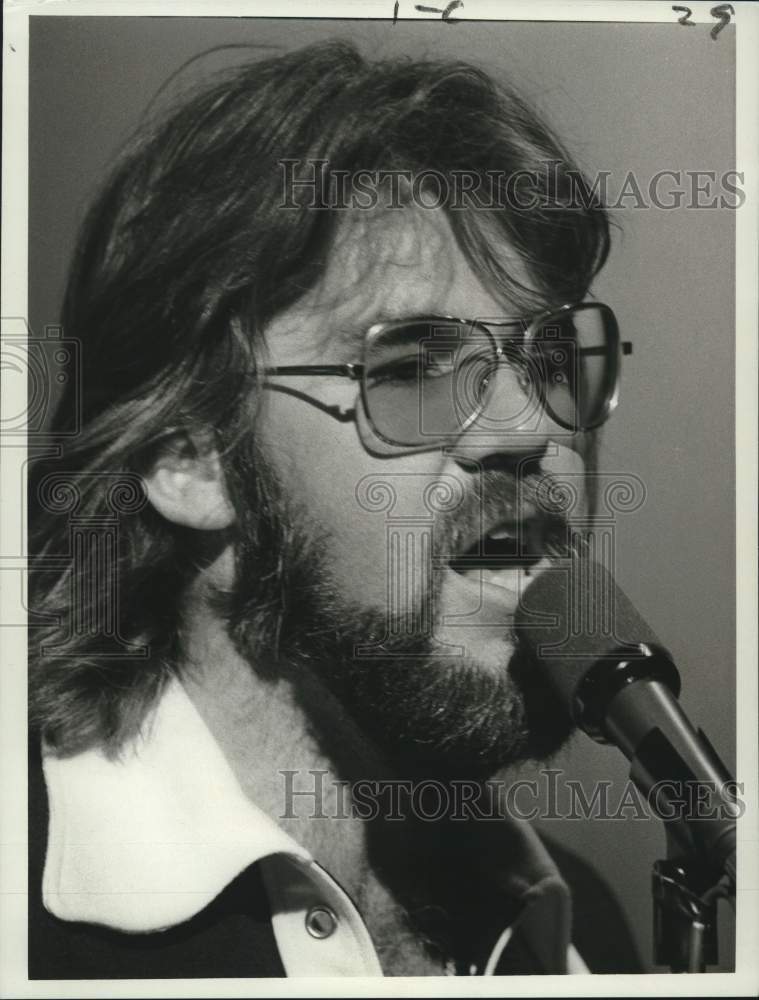 1971 Press Photo Kenny Rogers on &quot;Make Your Own Kind of Music&quot; on NBC-TV. - Historic Images