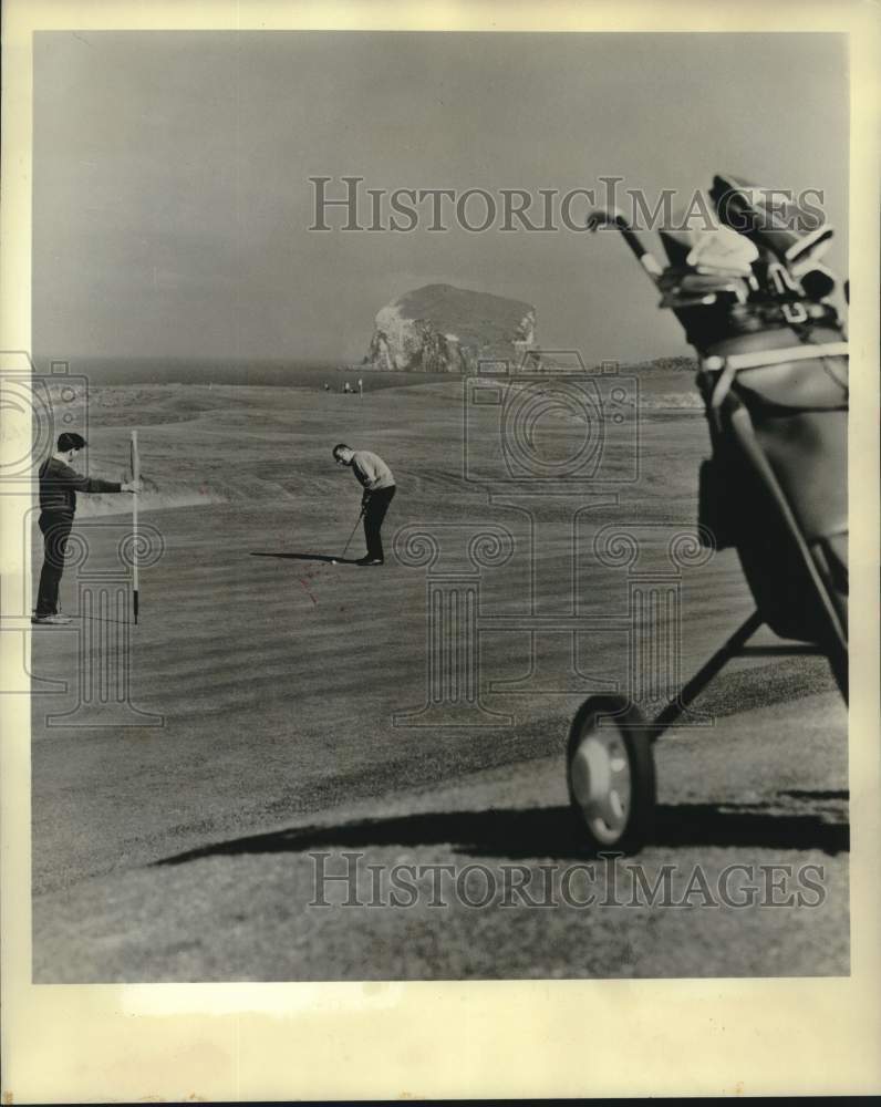 1974 Press Photo Golfers at North Berwick, Scotland with Bass Rock in Background - Historic Images