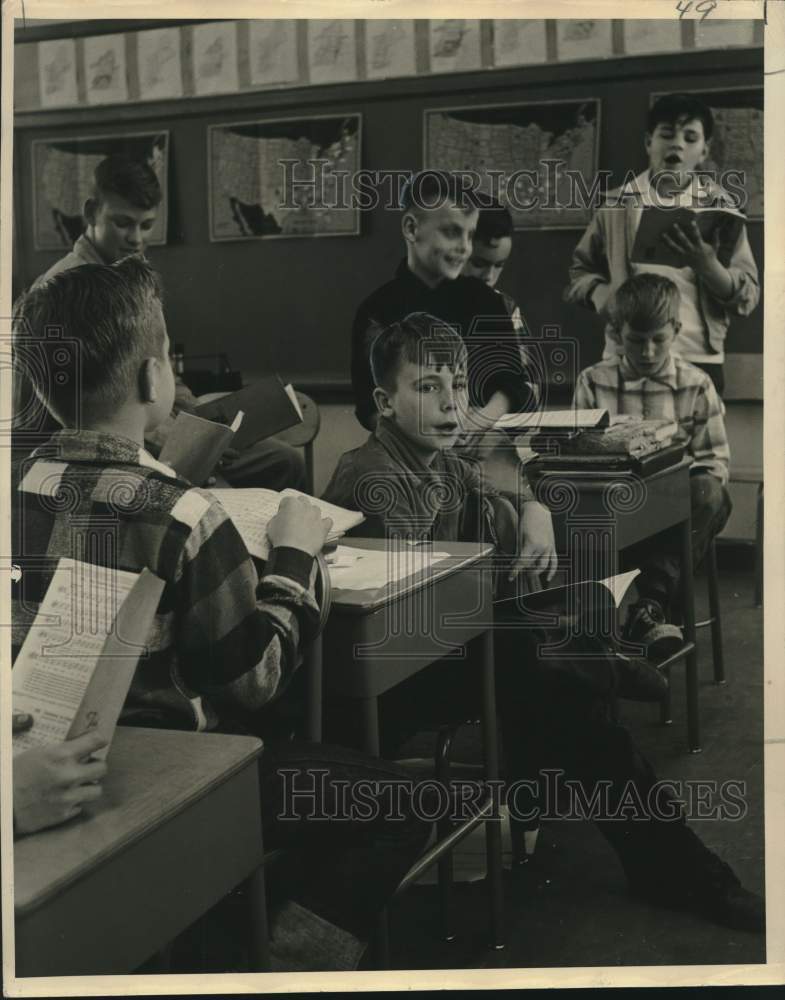 Press Photo Students in their seats in music class at a New Orleans school. - Historic Images