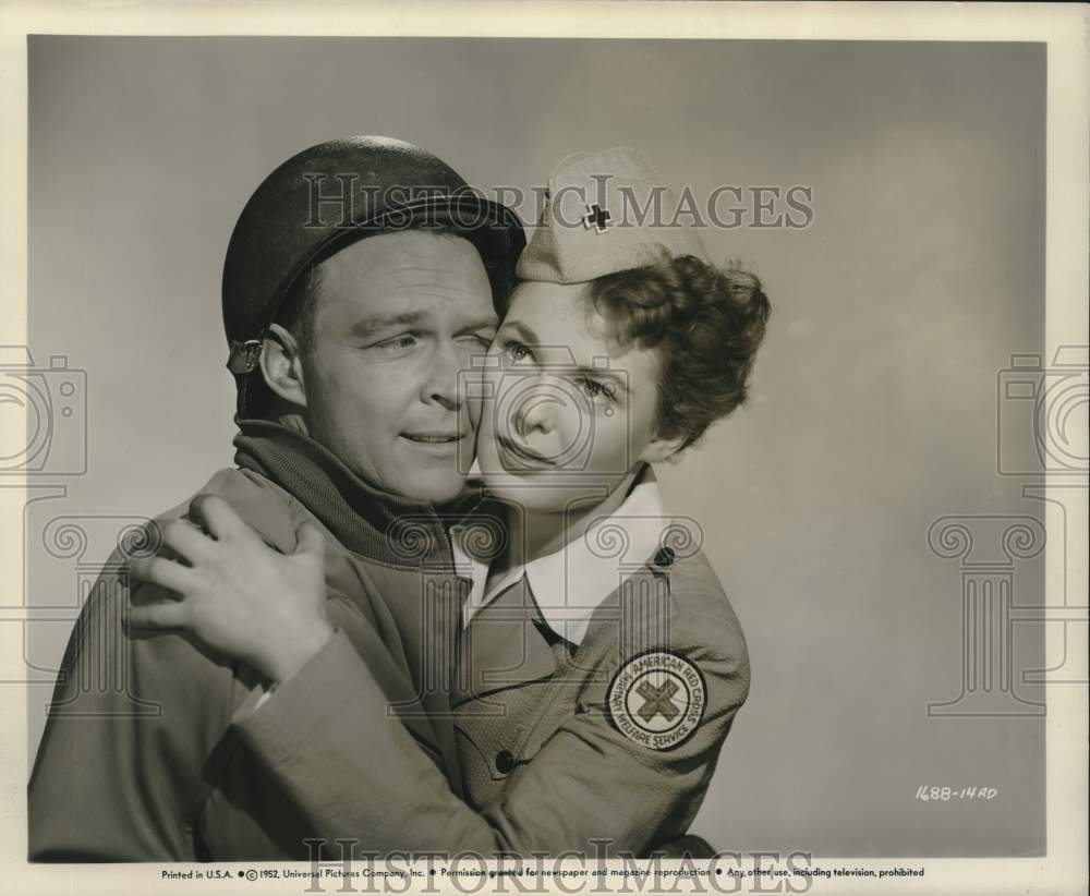 1952 Press Photo Actors Alex Nicol, Judith Braun in &quot;Red Ball Express&quot; - Historic Images