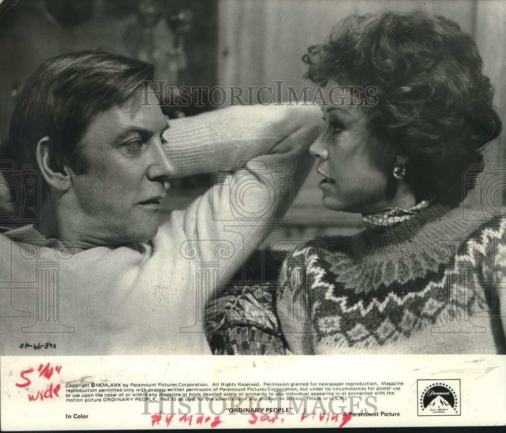 1981 Press Photo Donald Sutherland &amp; Mary Tyler Moore in  &quot;Ordinary People.&quot; - Historic Images