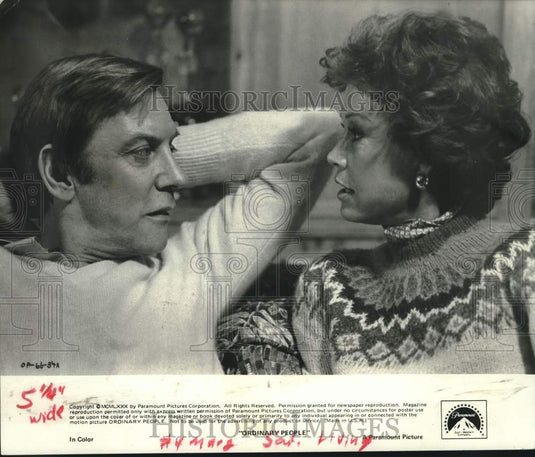 1981 Press Photo Donald Sutherland & Mary Tyler Moore in  "Ordinary People." - Historic Images