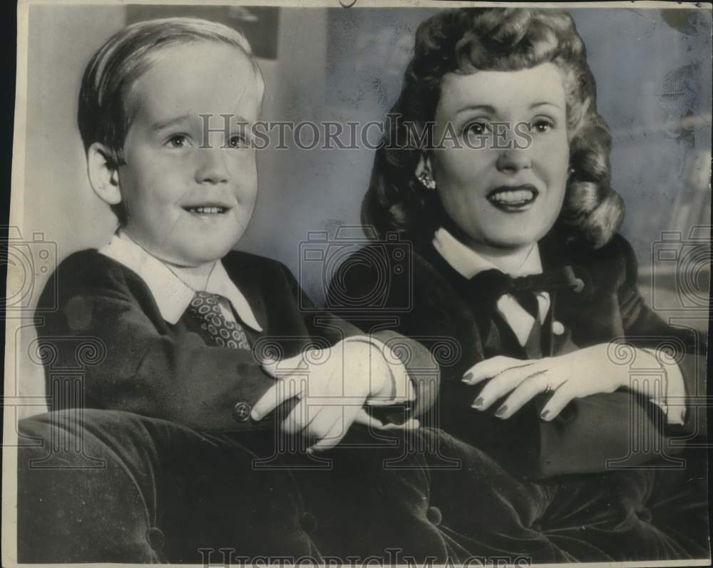 1946 Press Photo Actress Martha Scott & Son, Scott Alsop, at New York Home- Historic Images