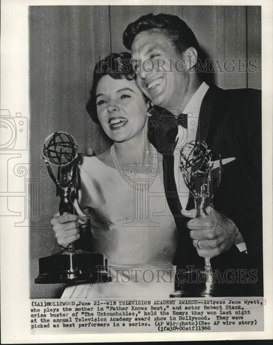 1960 Press Photo Actors Jane Wyatt, Robert Stack Hold Their Emmy Awards - Historic Images