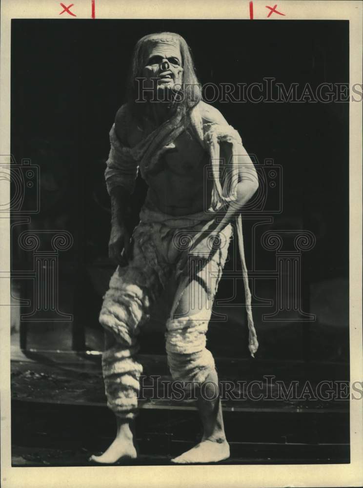 1986 Press Photo Actor Chris Sarandon on stage as "Frankenstein" - Historic Images