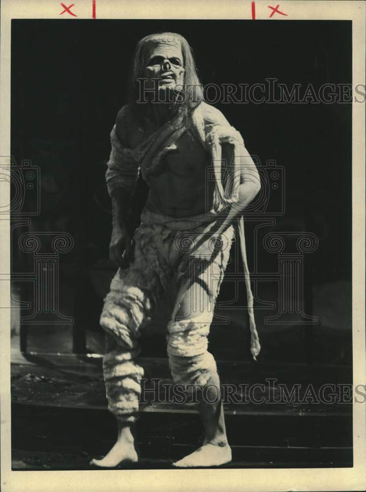 1986 Press Photo Actor Chris Sarandon on stage as "Frankenstein" - Historic Images