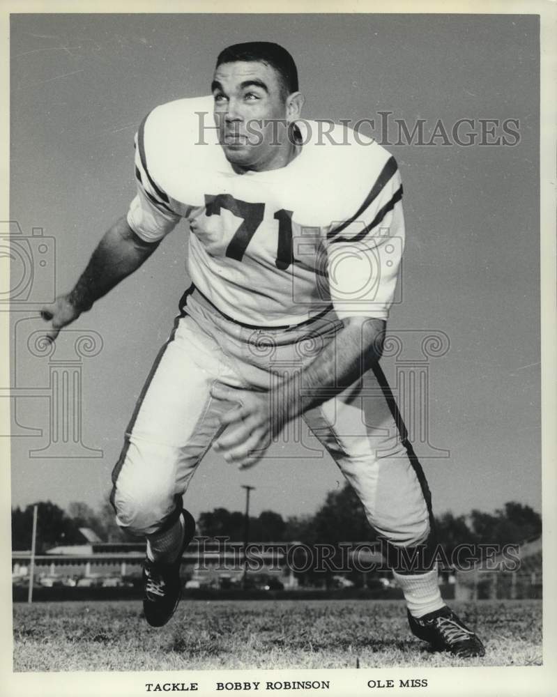 1962 Ole Miss football tackler Bobby Robinson runs on field-Historic Images