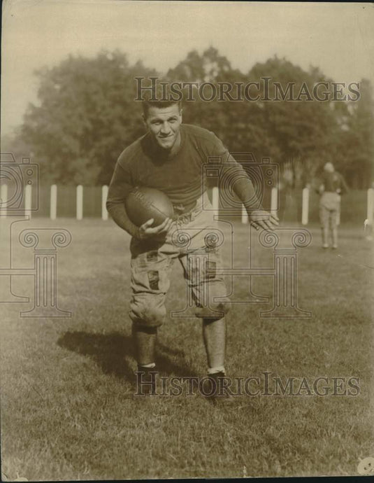 1967 Press Photo Loyola football player Terry Schiro poses with the ball- Historic Images