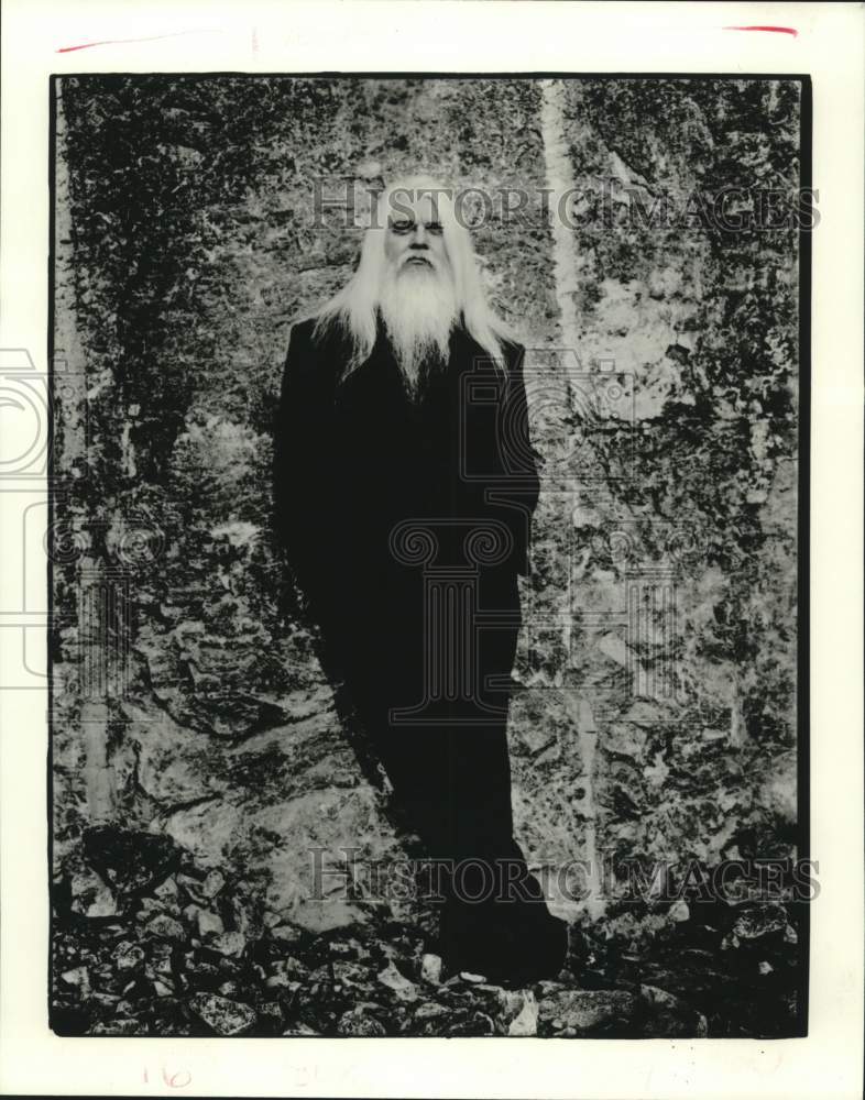 Press Photo Rock &amp; country star Leon Russell poses against rocks for a photo - Historic Images