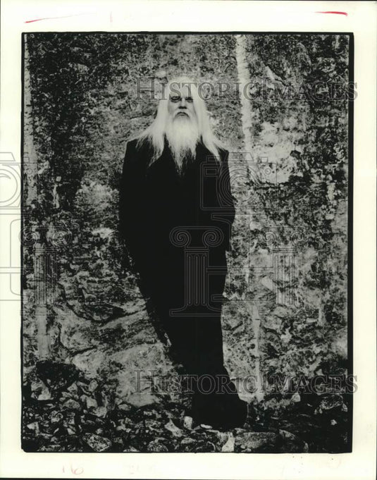 Press Photo Rock & country star Leon Russell poses against rocks for a photo - Historic Images