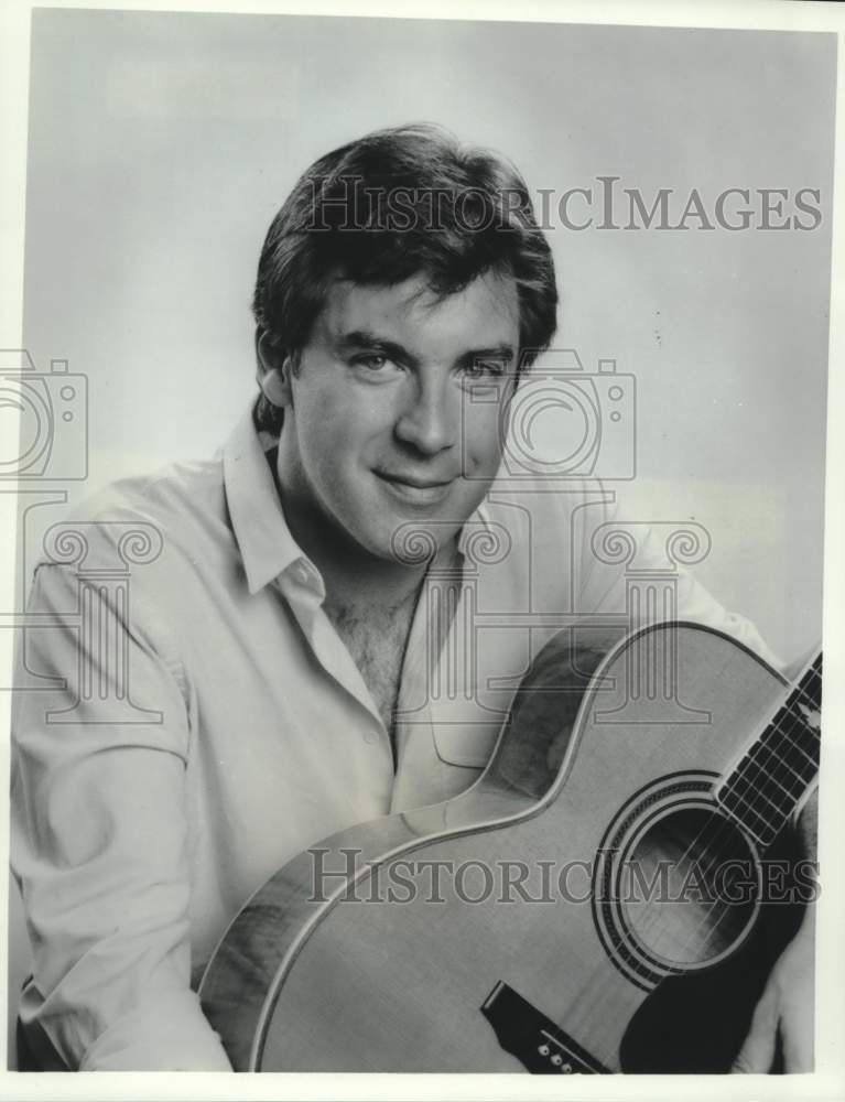 1986 Press Photo &quot;The Lovin&#39; Spoonful&quot; leader John Sebastian poses for a photo - Historic Images