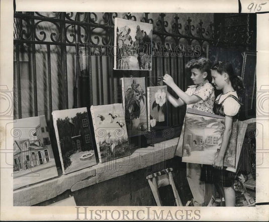 1948 Press Photo Howard Nichols & Mary Moon enjoy the Pirates' Alley Art Show - Historic Images