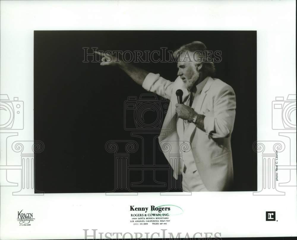 1990 Press Photo Singer &amp; songwriter Kenny Rogers performs live on stage - Historic Images