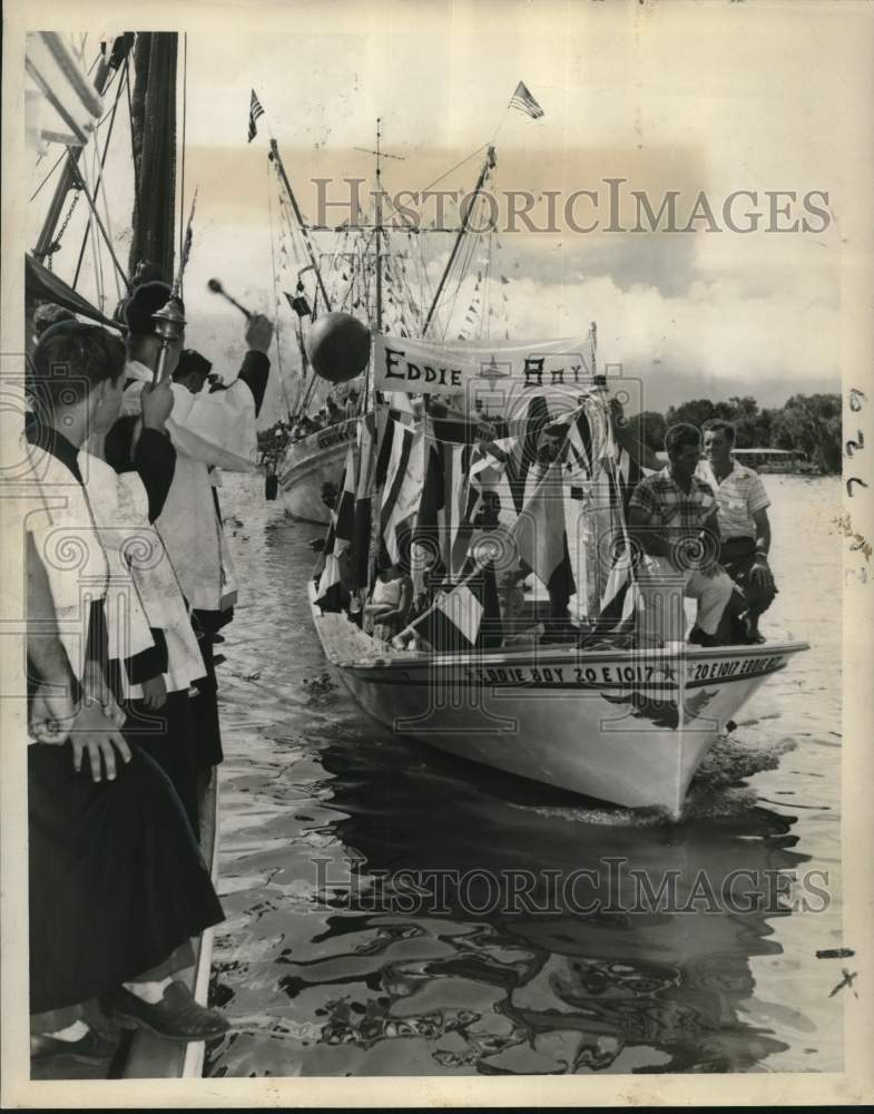 1958 Press Photo Shrimp Boat blessed by Reverend John L. Newfield on Bayou - Historic Images