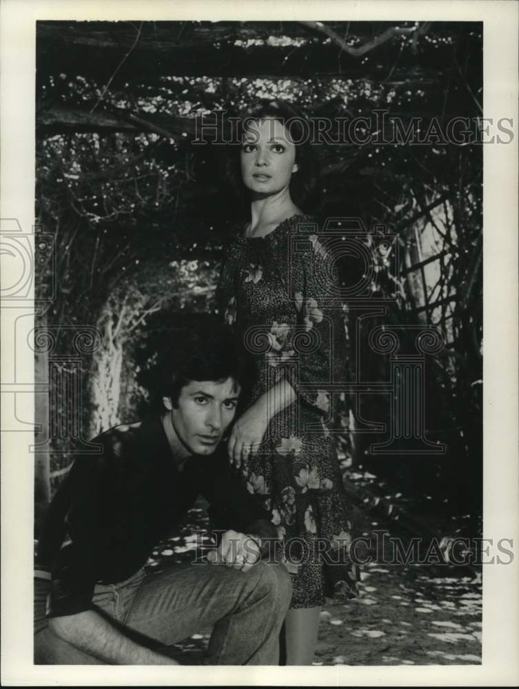 1977 Press Photo George Chakiris &amp; Karen Valentine in &quot;Return to Fantasy Island&quot;- Historic Images